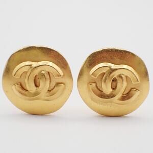 Chanel Gold Plated Vintage CC Round Clip-on Earrings Gold